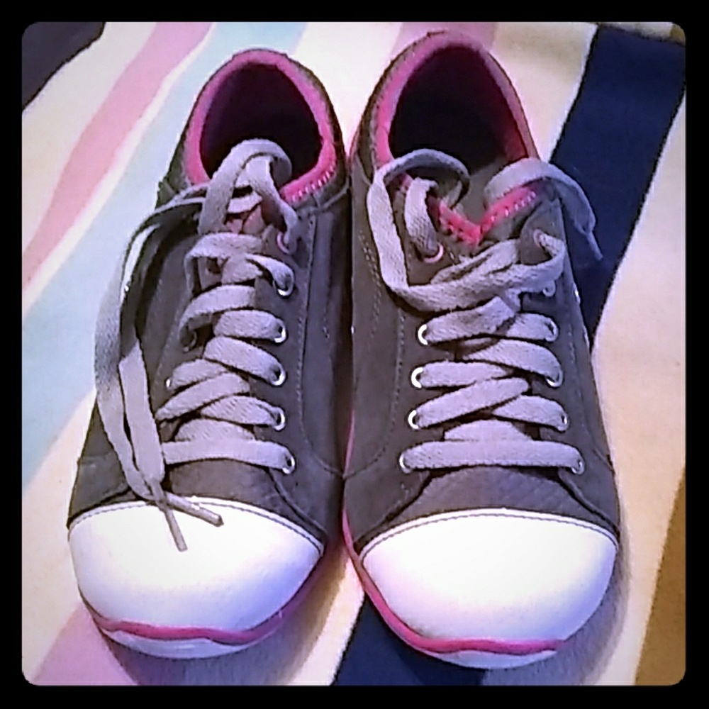 Dr scholls gray pink trim cute casual sneaker
